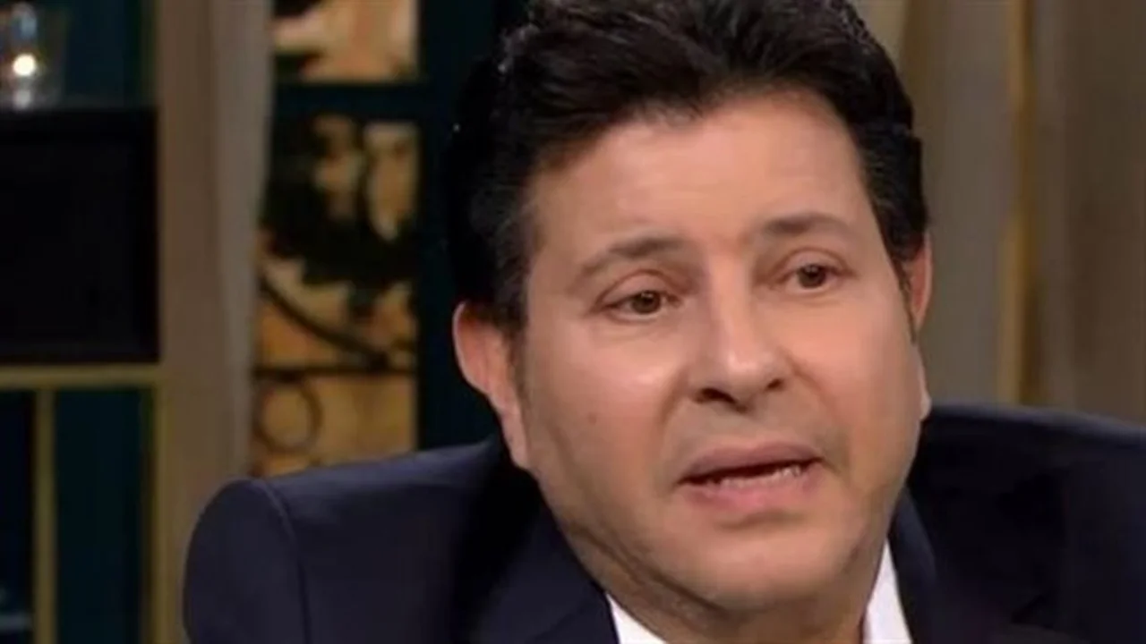 مكالمة هاتفية مثيرة.. كواليس الحوار بين منى عبد الغني وزوجة هاني شاكر